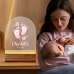Personalisierte niedlichen Fußabdruck Design Acryl LED-Nachtlicht mit hölzernen Basis Name und Text Baby Dusche Zimmer Dekoration Geburtstagsgeschenk für Baby neue Mama