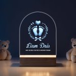 Personalisierte niedlichen Fußabdruck Design Acryl LED-Nachtlicht mit hölzernen Basis Name und Text Baby Dusche Zimmer Dekoration Geburtstagsgeschenk für Baby neue Mama