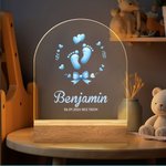 Personalisierte niedlichen Fußabdruck Design Acryl LED-Nachtlicht mit hölzernen Basis Name und Text Baby Dusche Zimmer Dekoration Geburtstagsgeschenk für Baby neue Mama