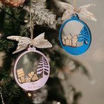 Boule de Neige Personnalisé avec Nom et Information de Bébé Ornement en Bois Décoration de l'Arbre de Noël Cadeau de Premier Noël pour Nouveau-né