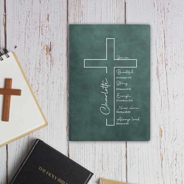 Gepersonaliseerd Bijbelvers Kruis Naam A5 A6 Leren Notitieboekje met 200 Gelinieerde Pagina's Doop Afstuderen Verjaardagscadeau voor Christelijke Kantoormedewerker