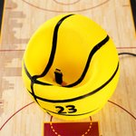 Personalisierter 3D Basketballform Handyhalter Tischtelefonständer mit Text Ladebuchse Schreibtisch Deko Geburtstag Urlaub Geschenk für Sportliebhaber