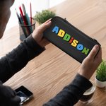 Étui protecteur de console de jeu rétro personnalisé au nom d'arc-en-ciel compatible avec les accessoires de jeu Switch Cadeau d'anniversaire pour les amateurs de jeux.