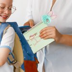 Personalisierte Ostern Bunny Floral Initial Spiral Notebook und Pom Pom Pen Set mit Namen zurück zu Schule Ostern Geschenk für Jungen Mädchen
