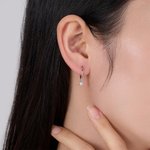 Personalizado minimalista de plata esterlina piedra de nacimiento Huggie Hoop Stud Pendiente Aniversario Cumpleaños Regalo para las mujeres