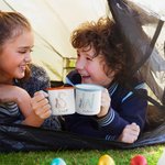 Mug émaillé personnalisé Peter Rabbit avec initiale florale 12 oz avec nom Camping Pâques Cadeau d'anniversaire pour enfants