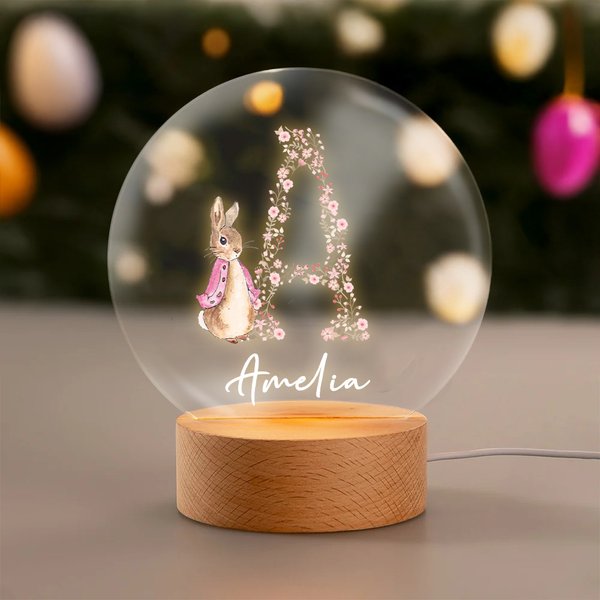 Henkilökohtainen Floral Initial Söpö Peter Rabbit akryyli LED-yövalo puupohjalla ja nimellä Home Decor pääsiäispuolueen syntymäpäivälahja lapsille