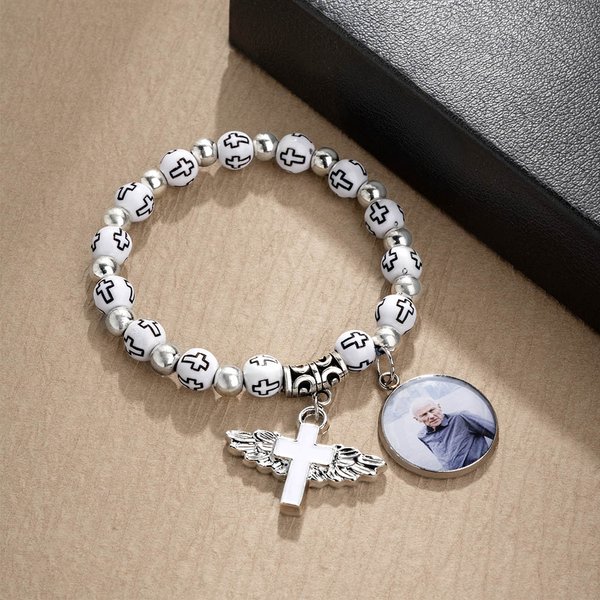 Bracciale commemorativo con cordone elastico personalizzata con foto e croce a forma di ali regalo di Natale religioso per cristiani