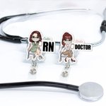 Personalizada de dibujos animados de personajes médicos de acrílico Insignia carrete con el nombre y el título del puesto de Apreciación de la Semana de la Enfermera de regalo para el médico de la enf