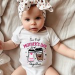 Personlig Vår første mors dag Melkeflaske kaffekopp 100% bomull Baby Bodysuit Voksen T-skjorte med navn Bursdagsgave til babyer nyfødte mødre