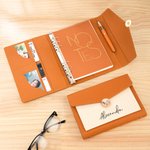 Henkilökohtainen Monogram A6 A5 A5 Nahka Notebook Kynä Set kortin haltija ja matkapuhelin varastointi kerros 90 sivua Syntymäpäivä Business lahja työntekijälle