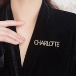 Personalisierte Bling Zirkon Name Anstecknadel Brosche Anzug Zubehör Geburtstag Hochzeit Jahrestag Geschenk für Frauen