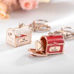 Personalisierter Öffnbarer LOVE MAIL Briefkasten Schlüsselanhänger mit Staße Text Gravur Liebesbrief Valentinstag Jahrestag Geschenk für Paare