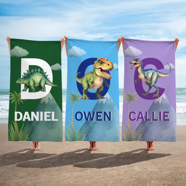 Spersonalizowany ręcznik plażowy Cute Dinosaur Quick Dry Oversized Beach Towel z imieniem i inicjałami Niezbędny w podróży Letni prezent urodzinowy na wakacje dla dzieci