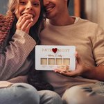 Jeu de dés et plateau de jeu en bois personnalisé avec nom gravé et sac d'emballage Cadeau de mariage 5e anniversaire Cadeau de Saint-Valentin pour les couples