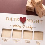 Jeu de dés et plateau de jeu en bois personnalisé avec nom gravé et sac d'emballage Cadeau de mariage 5e anniversaire Cadeau de Saint-Valentin pour les couples