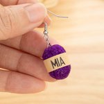 Personliga örhängen med kreativa garnbollar och namn Minimalistiska smycken Födelsedagspresent för stick- och virkälskare