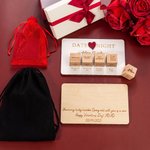 Jeu de dés et plateau de jeu en bois personnalisé avec nom gravé et sac d'emballage Cadeau de mariage 5e anniversaire Cadeau de Saint-Valentin pour les couples