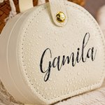 Scatola portagioie a mano in pelle PU personalizzata dal design semplice e dal nome, portatile e da viaggio, regalo di compleanno per la festa della mamma per donne e ragazze