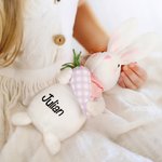 Conejito de Pascua de peluche de pie personalizado con nombre Cesta de Pascua Rellenos de Pascua Vacaciones Cumpleaños Regalo para niños