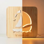Barca a vela personalizzata Luce notturna a LED in legno con nome inciso Decorazione per la casa e la festa Regalo nautico creativo per gli amici amanti dell'oceano