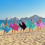 Serviette de Plage Personnalisée avec Nom Texte Motif Palmier Multicolore Accessoire à Séchage Rapide Cadeau pour Femme