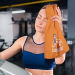 Toalla deportiva superabsorbente personalizada con nombre y mosquetón para amantes del deporte
