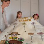 Coperta personalizzata multicolore per il giardino della mamma, personaggio dei cartoni animati, con i nomi dei bambini da 1 a 12. Regalo di apprezzamento per la festa della mamma, per la nonna e per 