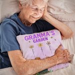 Personlig fødselsblomsthage tegneserie karakter kaste putetrekk med navn flerfarget hjemmedekorasjon mors dag takknemlighet gave til bestemor mamma