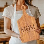 Gepersonaliseerde Ik Hou Van Je Mam Houten Charcuterie Snijplank met 1-12 Gegraveerde Namen en Handvat Moederdag Verjaardagscadeau voor Mama Oma