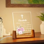 Personalisierte Blume Blatt Kranz Kreuz Holzsockel LED-Nachtlicht mit Namen und Text Home Decor Taufe Konfirmation Baby Dusche Geschenk für Kinder
