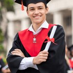 Spersonalizowany naszyjnik Grad Cap Class of 2025 z imienną zawieszką Minimalistyczna biżuteria Prezent dla absolwentów