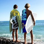 Personalisierte Multicolor Ozean Surfen Charakter Design überdimensioniert schnell trocknen Strand Handtuch mit Namen Strand Pool Party Geburtstagsgeschenk für Surfen Enthusiasten