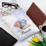 Personalisierte Aquarell Blumenmotiv Buchhülle mit Cartoon Figur Namen Reißverschluss Vordertasche Leseaccessoires Geburtstag Geschenk für Bücherwurm