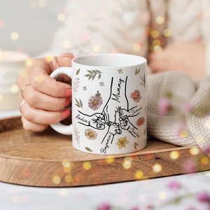 Personlig keramisk mugg med månadsblommor och namn vacker present till mamma och mormor på mors dag