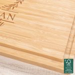 Tabla de cortar para embutidos de bambú FSC con iniciales grabadas personalizadas y el apellido de la familia, con canal para el jugo. Envío desde EE. UU. Regalo de compromiso para parejas