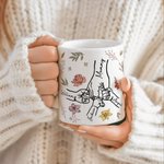 Personlig keramisk mugg med månadsblommor och namn vacker present till mamma och mormor på mors dag