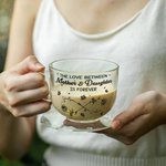 Personalisierte Mutter Kind Unendlichkeit Geburt Monat Blumen 16 oz Klarglas Becher mit Griff und Name Muttertag Geburtstag Geschenk für Mama Oma