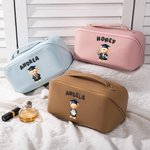 Gepersonaliseerd Schattig Afstuderen Beer PU Leren Wijd Openende Make-up Tas met 3D Bubble Naam Reis Accessoire Verjaardag Afstuderen Gift voor Vrienden Familie