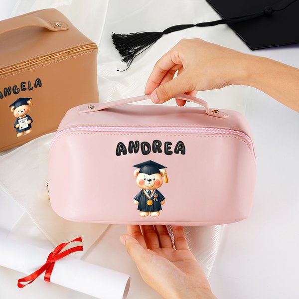 Gepersonaliseerd Schattig Afstuderen Beer PU Leren Wijd Openende Make-up Tas met 3D Bubble Naam Reis Accessoire Verjaardag Afstuderen Gift voor Vrienden Familie