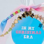 Personalisierte In My Christmas Era Disco Light Ball Ornament mit Namen Perlen und Gurtband Weihnachtsbaum Home Decor Geburtstag Geschenk für Musikliebhaber