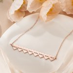 Collier familial personnalisé avec pendentif en forme de coeur 1-10 avec noms gravés Bijoux de femme délicats Cadeau d'anniversaire de la fête des mères pour maman grand-mère