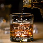 Personalisierte Faust Touch Brüder und Alkohol 10 oz Old Fashioned Whiskey Glas mit Namen Housewarming Long Distance Geschenk für Freund Schnapsliebhaber