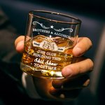 Personalisierte Faust Touch Brüder und Alkohol 10 oz Old Fashioned Whiskey Glas mit Namen Housewarming Long Distance Geschenk für Freund Schnapsliebhaber