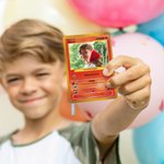 Carte Poke Classic TCG Personnalisée avec Photo Film Protecteur Collection Cartes de Jeu Cadeau Anniversaire pour Enfant Couple Amoureux des Animaux
