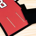 Personligt headsetstativ med nummer och namn för kontroller i Jersey-form Speltillbehör Skrivbordsdekor Fars dag Födelsedagspresent för bollspelsälskare