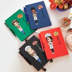 Personlig tegneserie Cooking Mama Birth Flower Name A5 oppskrift notatbok og pennesett morsdag bursdagsgave til bestemor mamma matlaging bakeri elsker