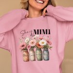 Personalisierte kleine Gänseblümchen Vase Design Sie ist Mimi T-shirt Sweatshirt mit Titel Muttertag Geschenk für Mama Oma