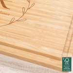 Tabla de cortar de bambú FSC con iniciales de corona personalizada y ranura para zumo Regalo de boda de inauguración de la casa para pareja familiar