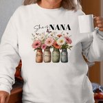Personalisierte kleine Gänseblümchen Vase Design Sie ist Mimi T-shirt Sweatshirt mit Titel Muttertag Geschenk für Mama Oma